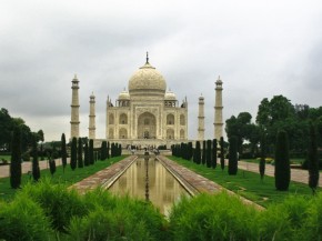 Taj Mahal in Agra (garden)