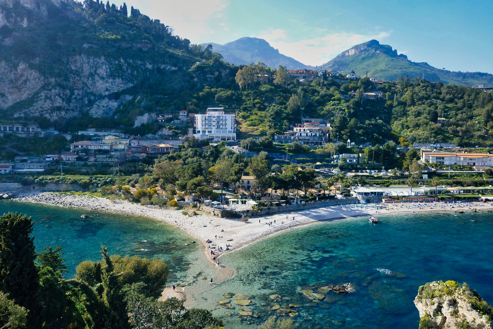 Isola Bella - widok na Taorminę