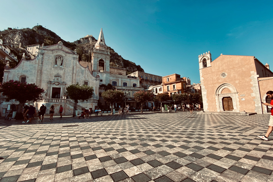 Piazza IX Aprile, Taormina, Sycylia